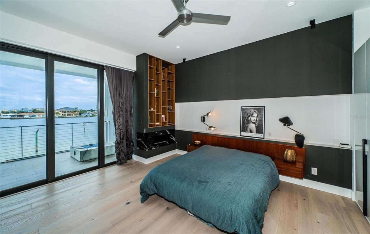 14077 N Bayshore Drive, Madeira Beach, FL 33708 Photo