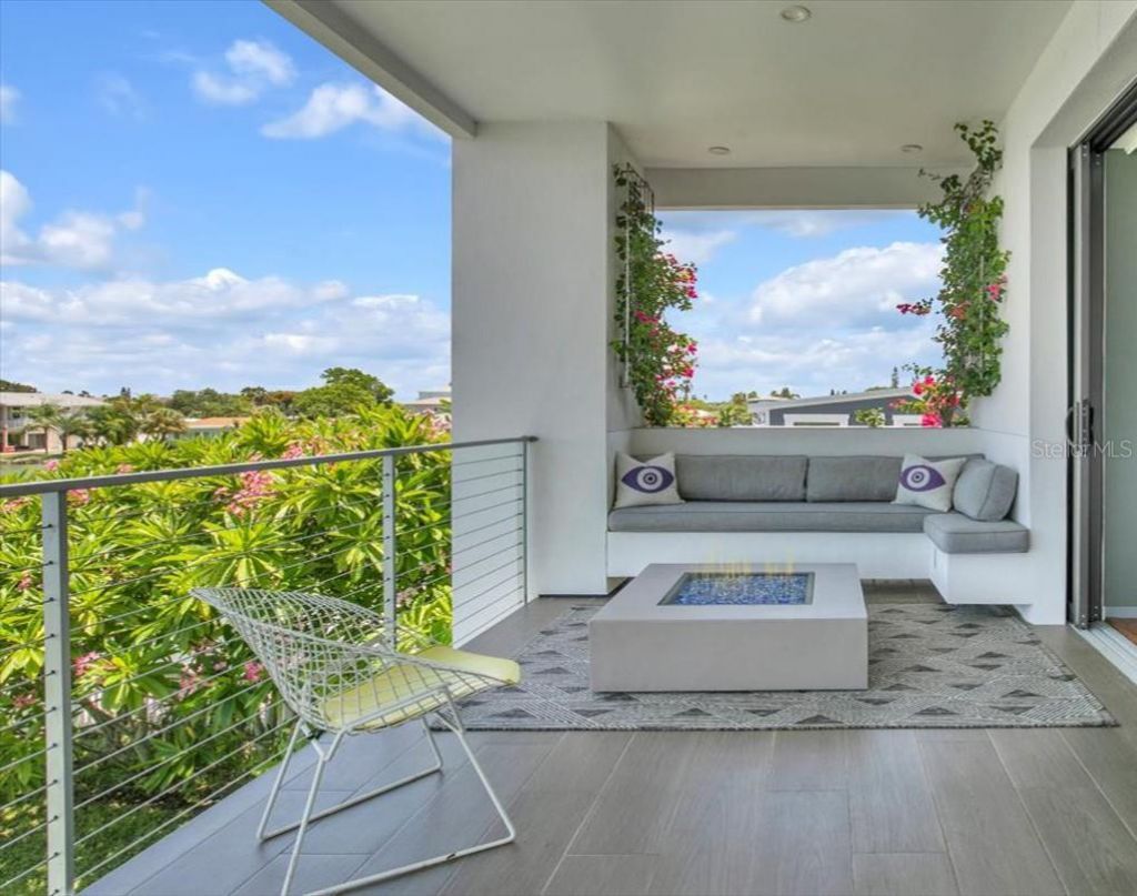 14077 N Bayshore Drive, Madeira Beach, FL 33708 Photo