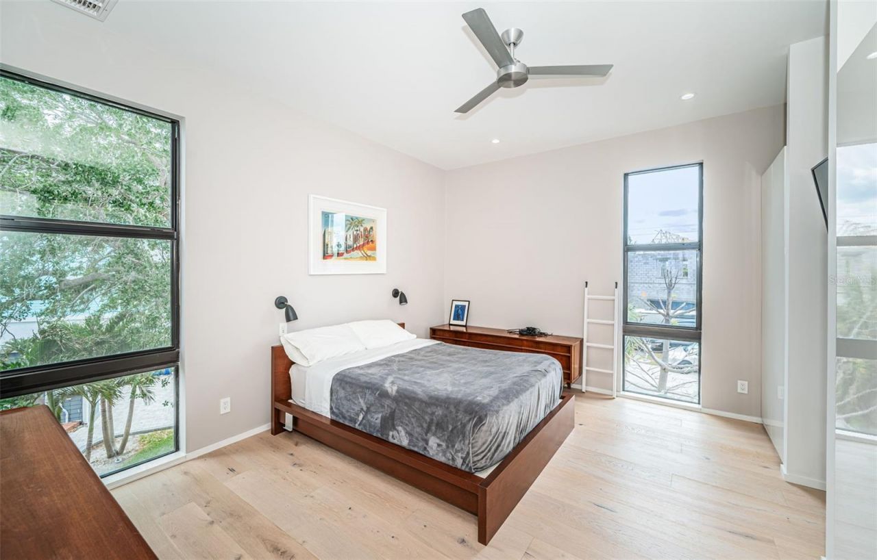 14077 N Bayshore Drive, Madeira Beach, FL 33708 Photo