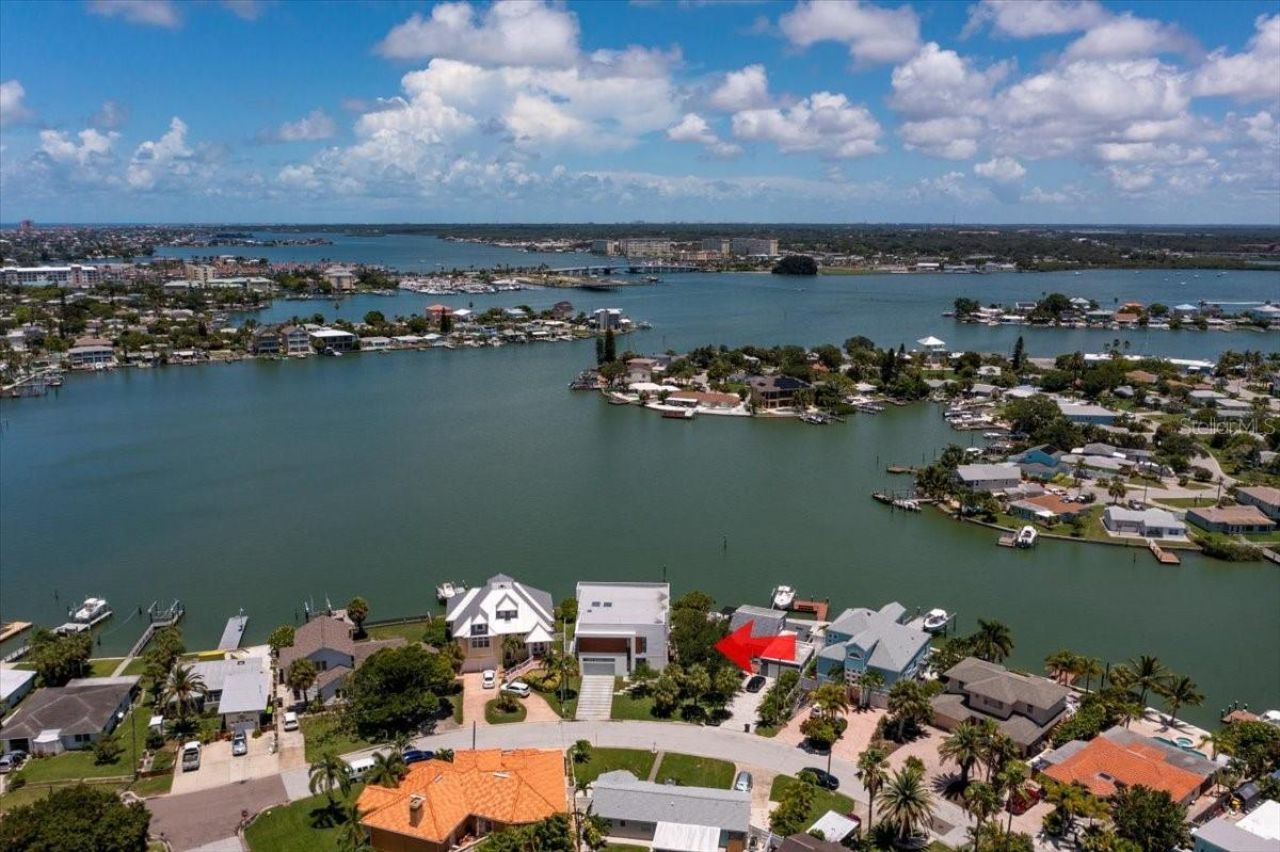 14077 N Bayshore Drive, Madeira Beach, FL 33708 Photo