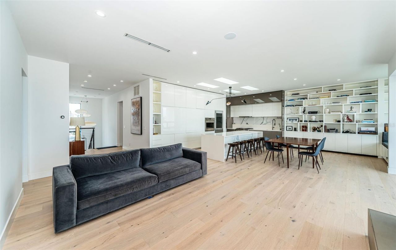 14077 N Bayshore Drive, Madeira Beach, FL 33708 Photo