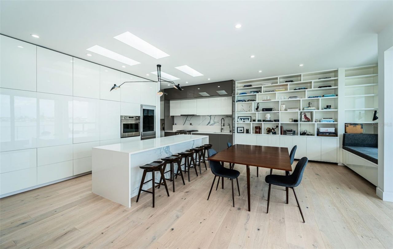 14077 N Bayshore Drive, Madeira Beach, FL 33708 Photo