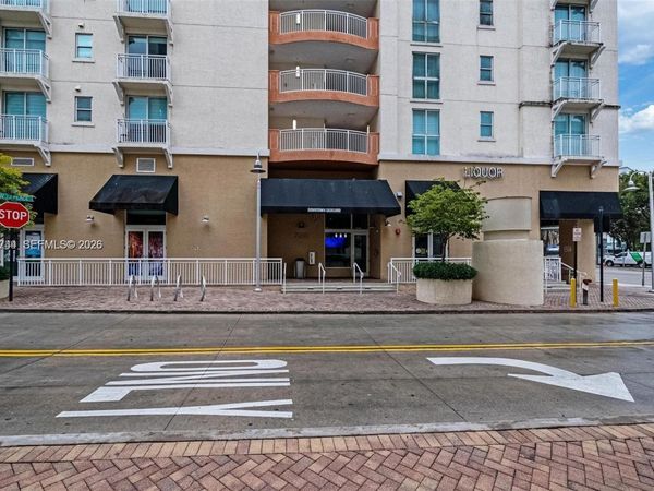7290 SW 90th St, Unit 403, Miami, FL 33156
