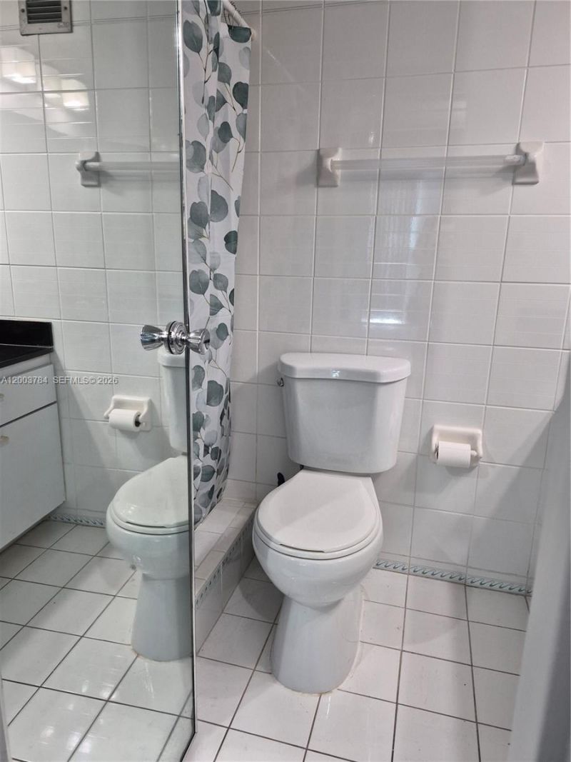 2655 Collins Ave, Unit 2406, Miami Beach, FL 33140 Photo
