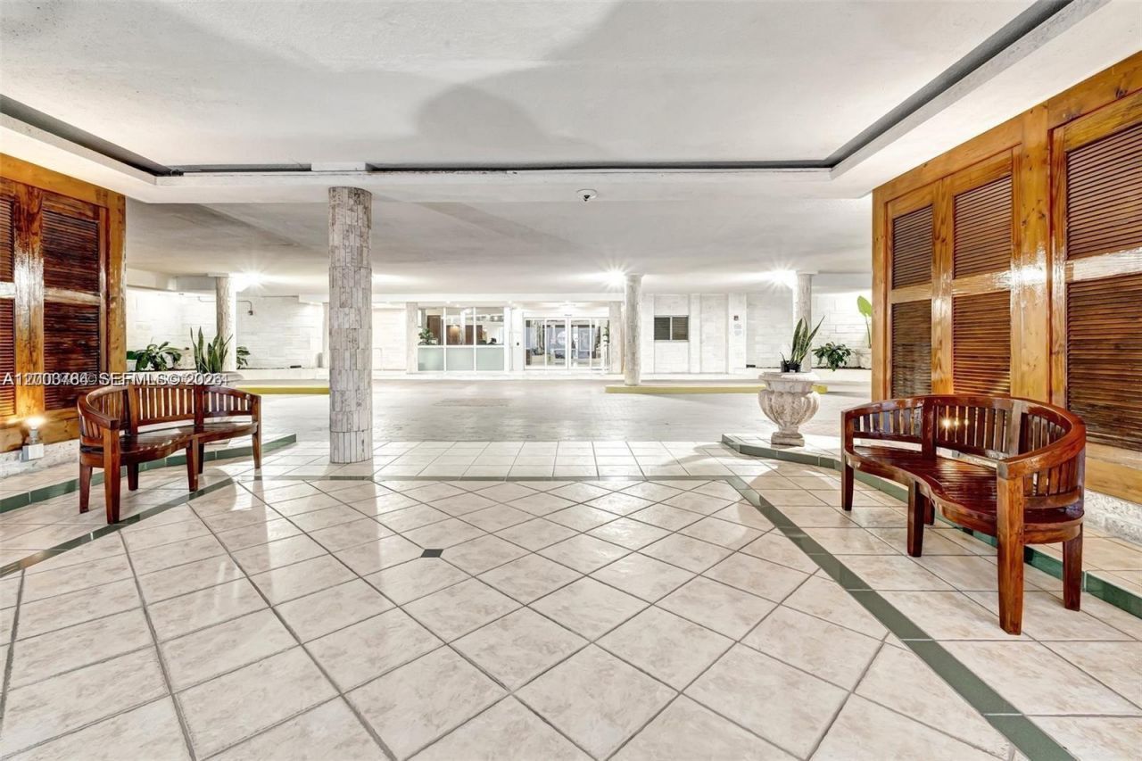 2655 Collins Ave, Unit 2406, Miami Beach, FL 33140 Photo