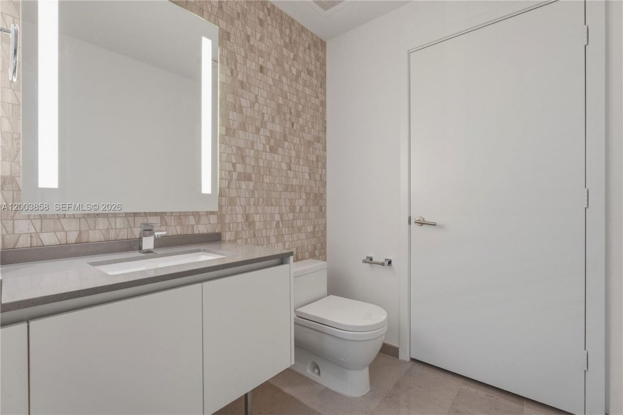 88 SW 7th St, Unit 3710, Miami, FL 33130 Photo