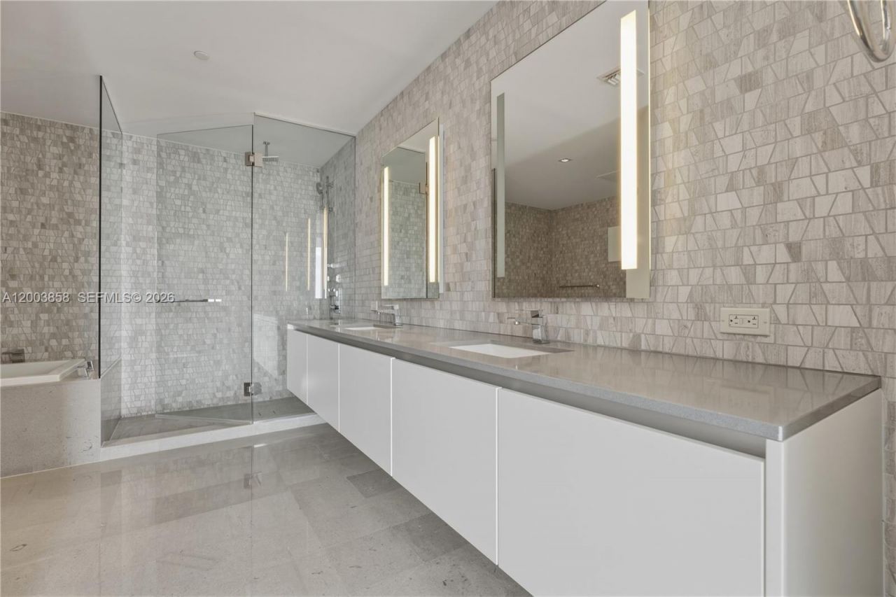 88 SW 7th St, Unit 3710, Miami, FL 33130 Photo