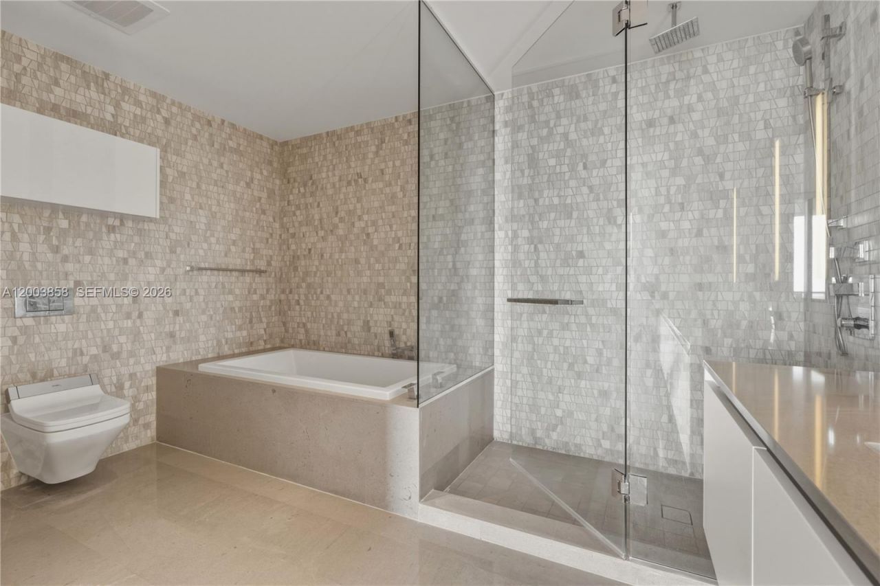 88 SW 7th St, Unit 3710, Miami, FL 33130 Photo