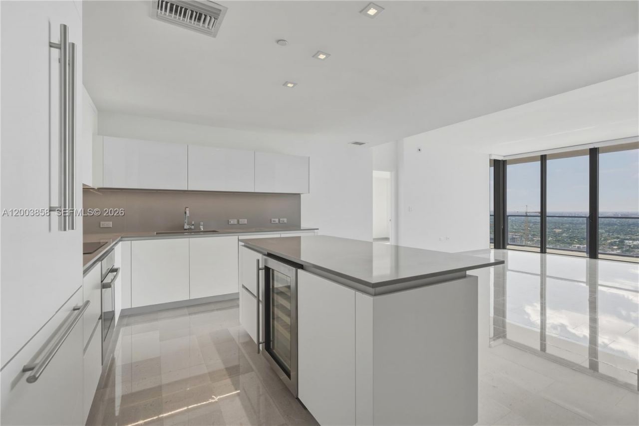 88 SW 7th St, Unit 3710, Miami, FL 33130 Photo