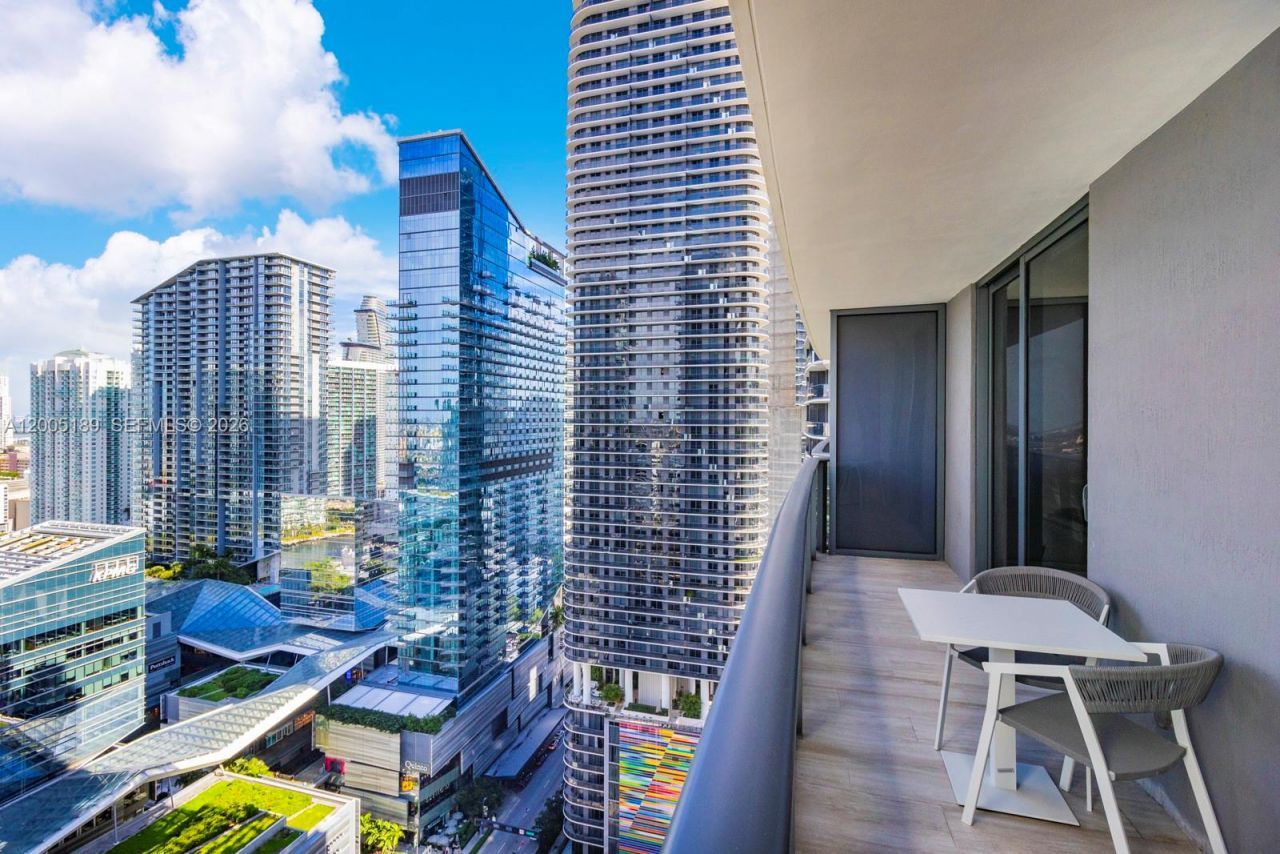 55 SW 9th St , Unit 3010, Miami, FL 33130 Photo