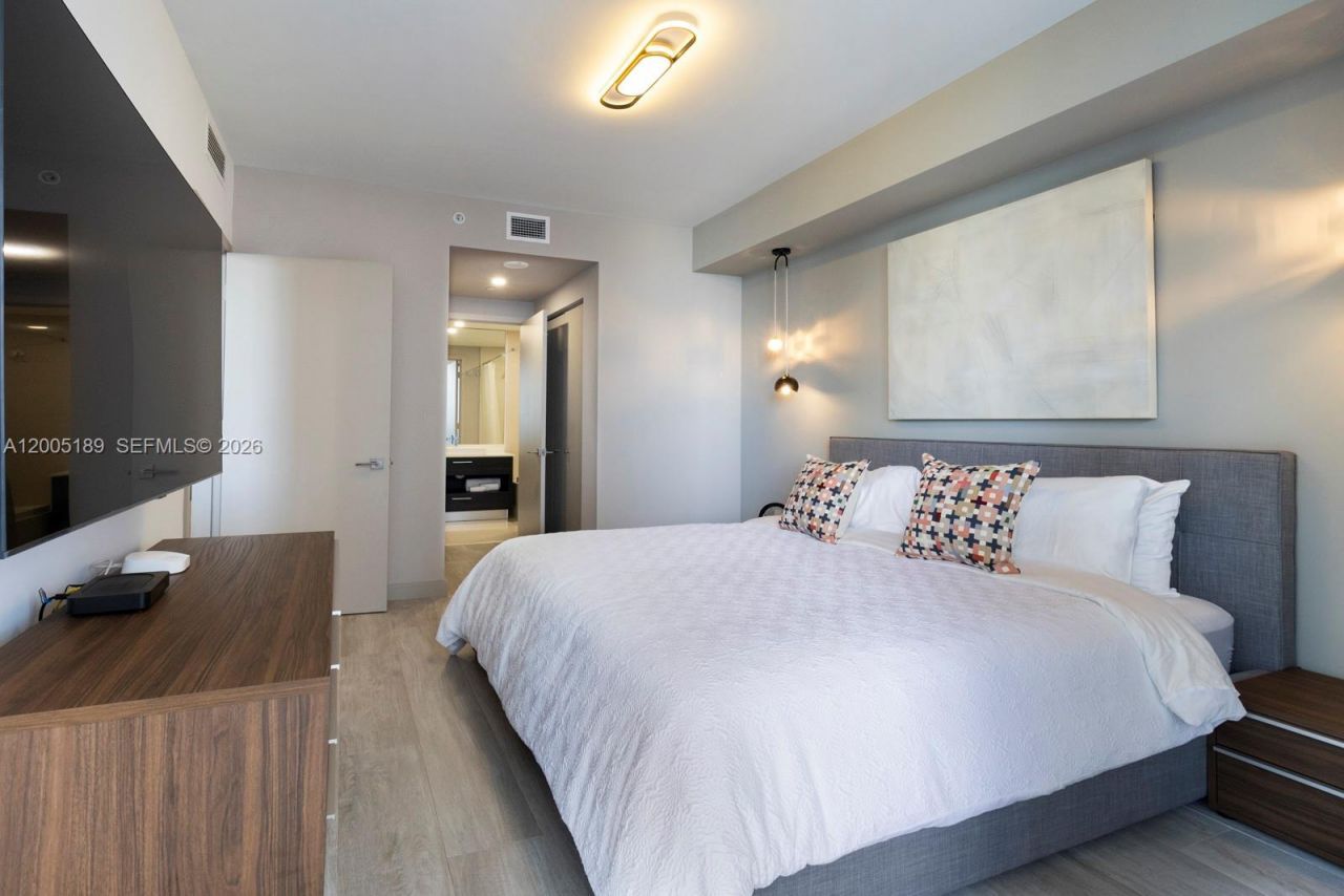 55 SW 9th St , Unit 3010, Miami, FL 33130 Photo