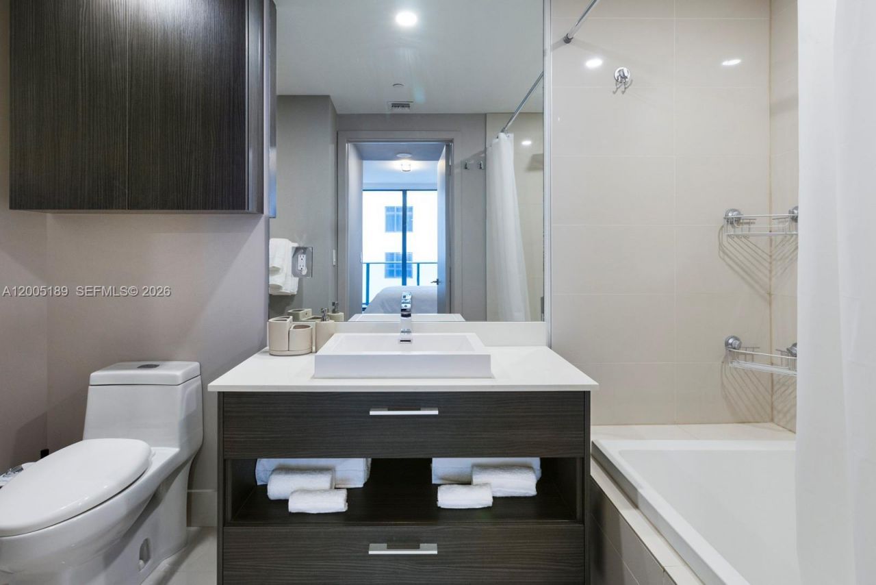 55 SW 9th St , Unit 3010, Miami, FL 33130 Photo