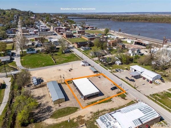 405 S 3rd Street, Louisiana, MO 63353