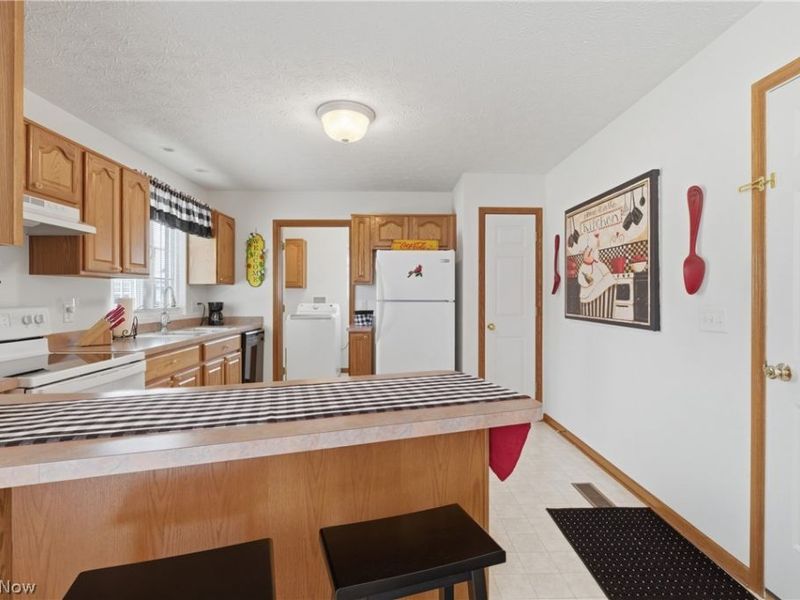 519 Heather Woods Drive, Elyria, OH 44035 Photo 15