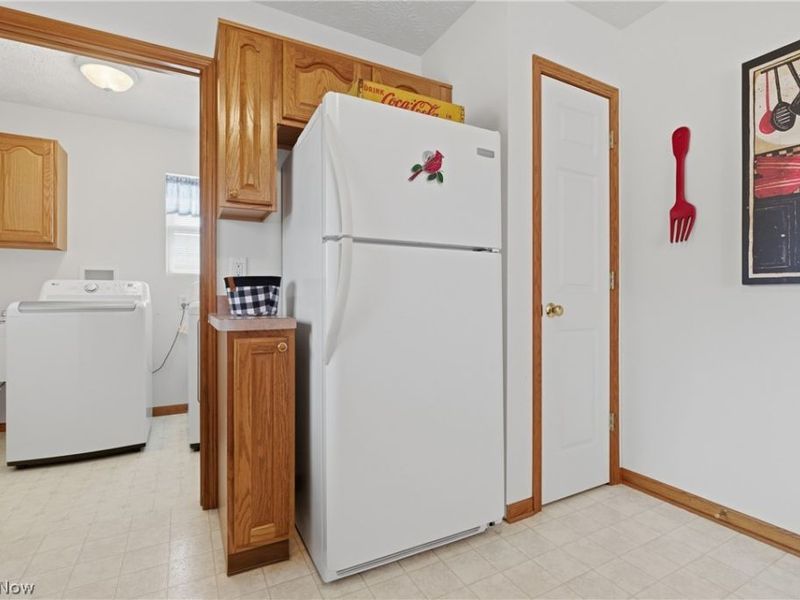 519 Heather Woods Drive, Elyria, OH 44035 Photo 16