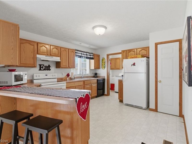 519 Heather Woods Drive, Elyria, OH 44035 Photo 21