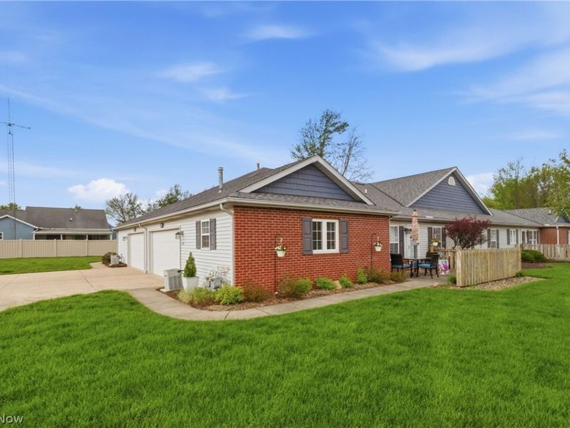 519 Heather Woods Drive, Elyria, OH 44035 Photo 8