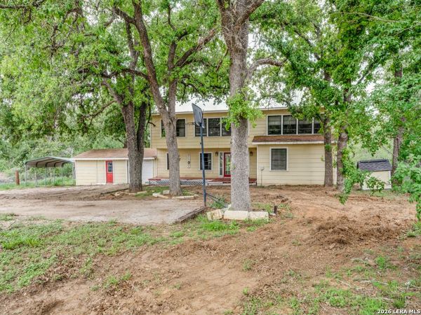 120 Center Creek Drive, Floresville, TX 78114
