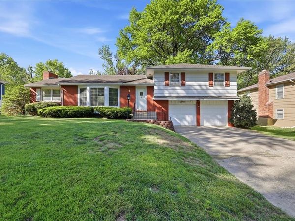 8110 Willow Way, Raytown, MO 64138