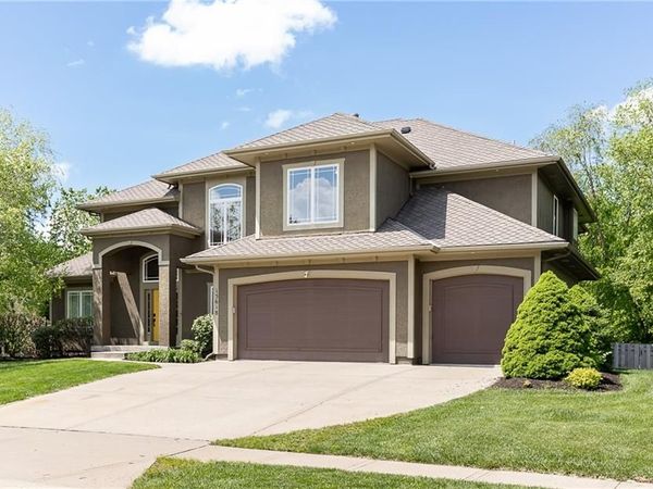 15618 S Hallet Street, Olathe, KS 66062