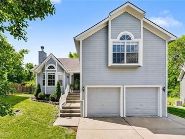 1127 Cardinal Drive, Liberty, MO 64068