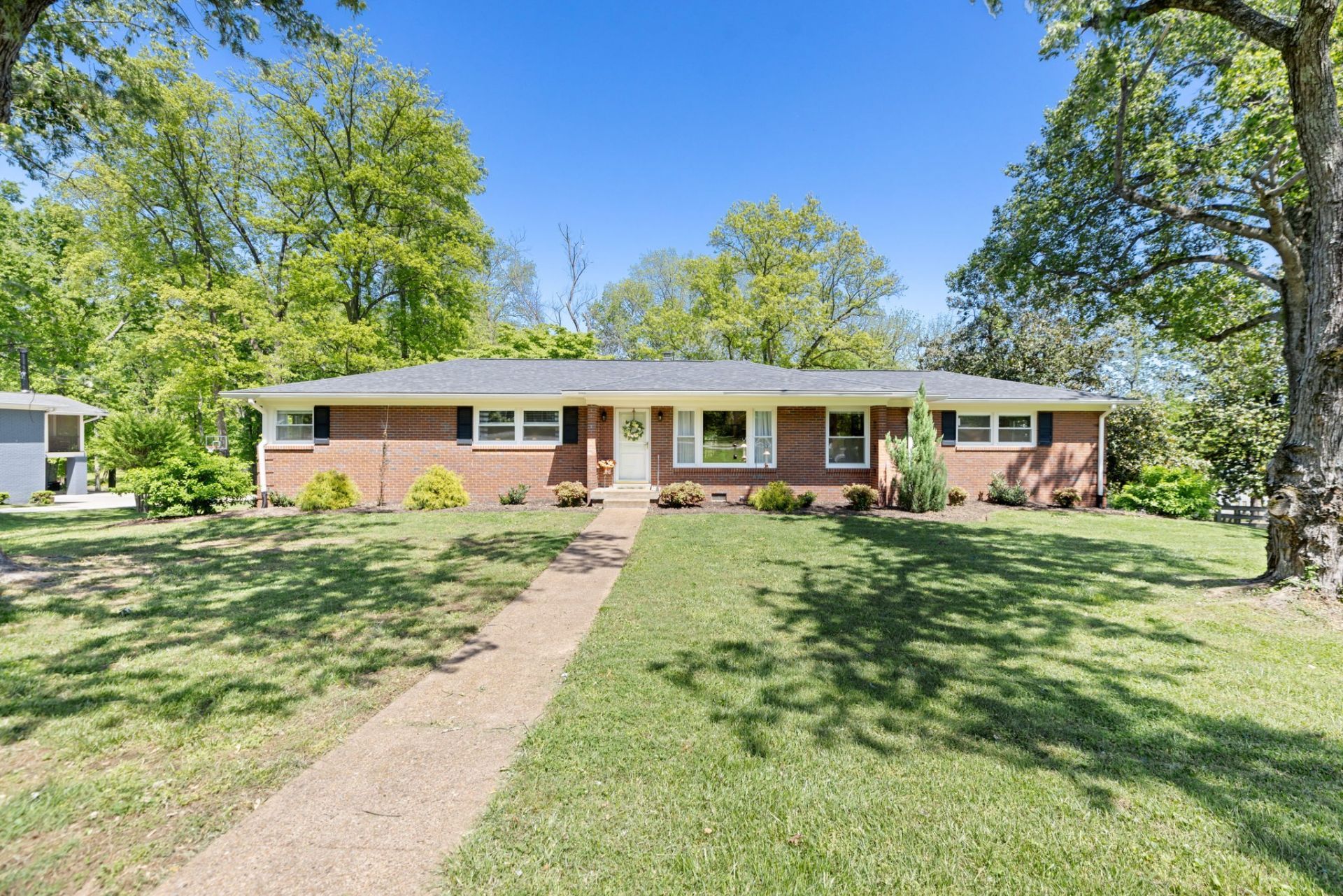 5384 Trousdale Dr, Nashville, TN 37220 Main Photo