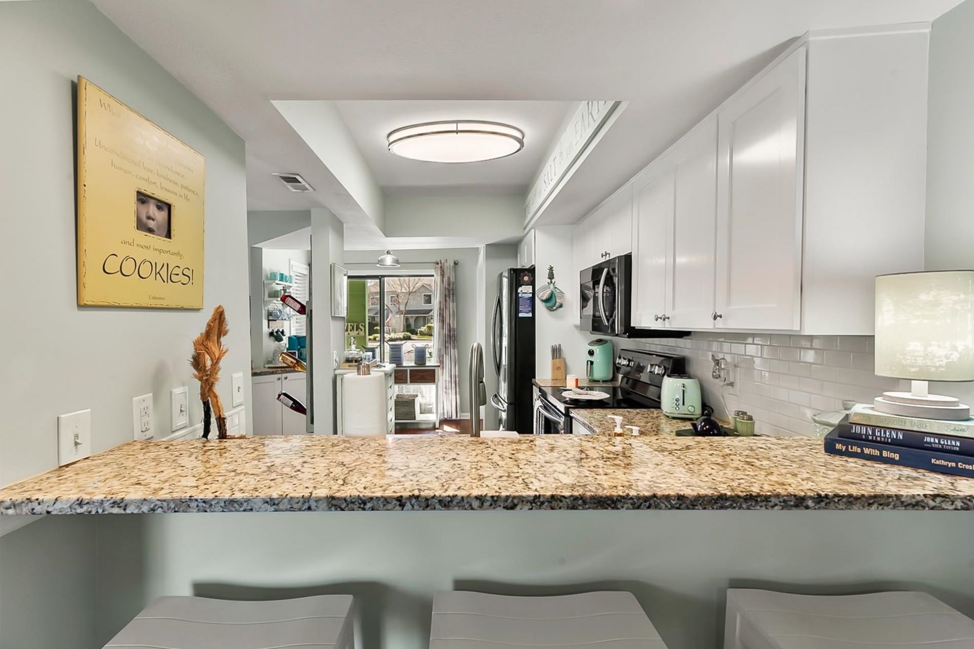 1 Shadow Moss Pl.  Photo 16