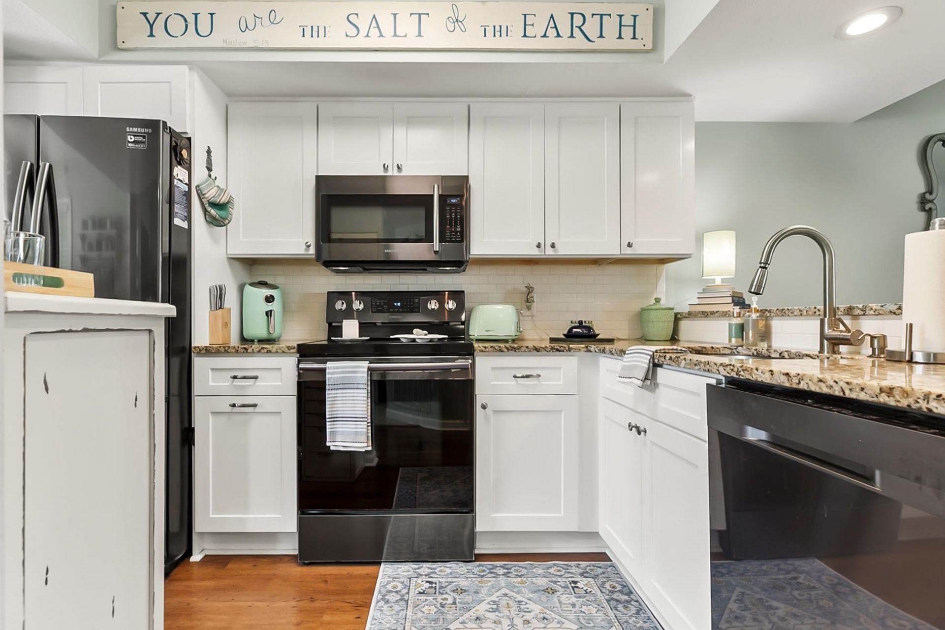 1 Shadow Moss Pl.  Photo 17