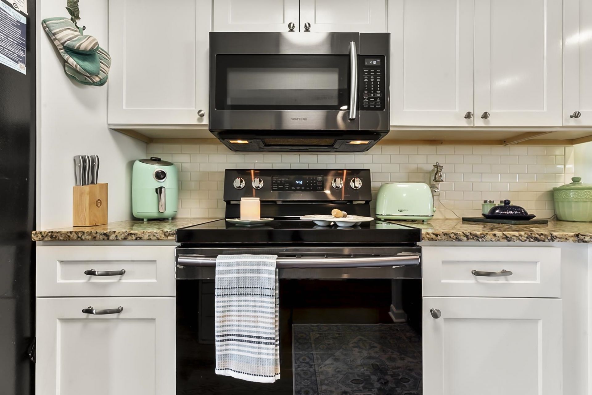 1 Shadow Moss Pl.  Photo 19