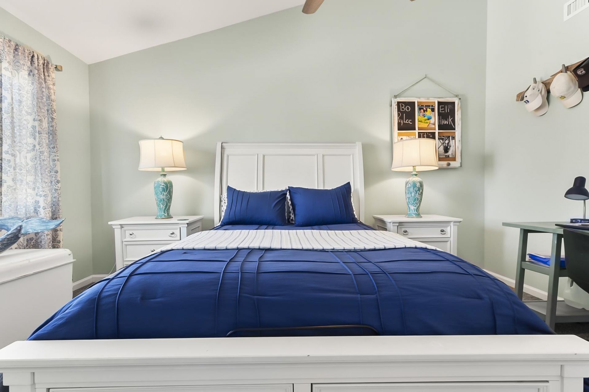 1 Shadow Moss Pl.  Photo 32