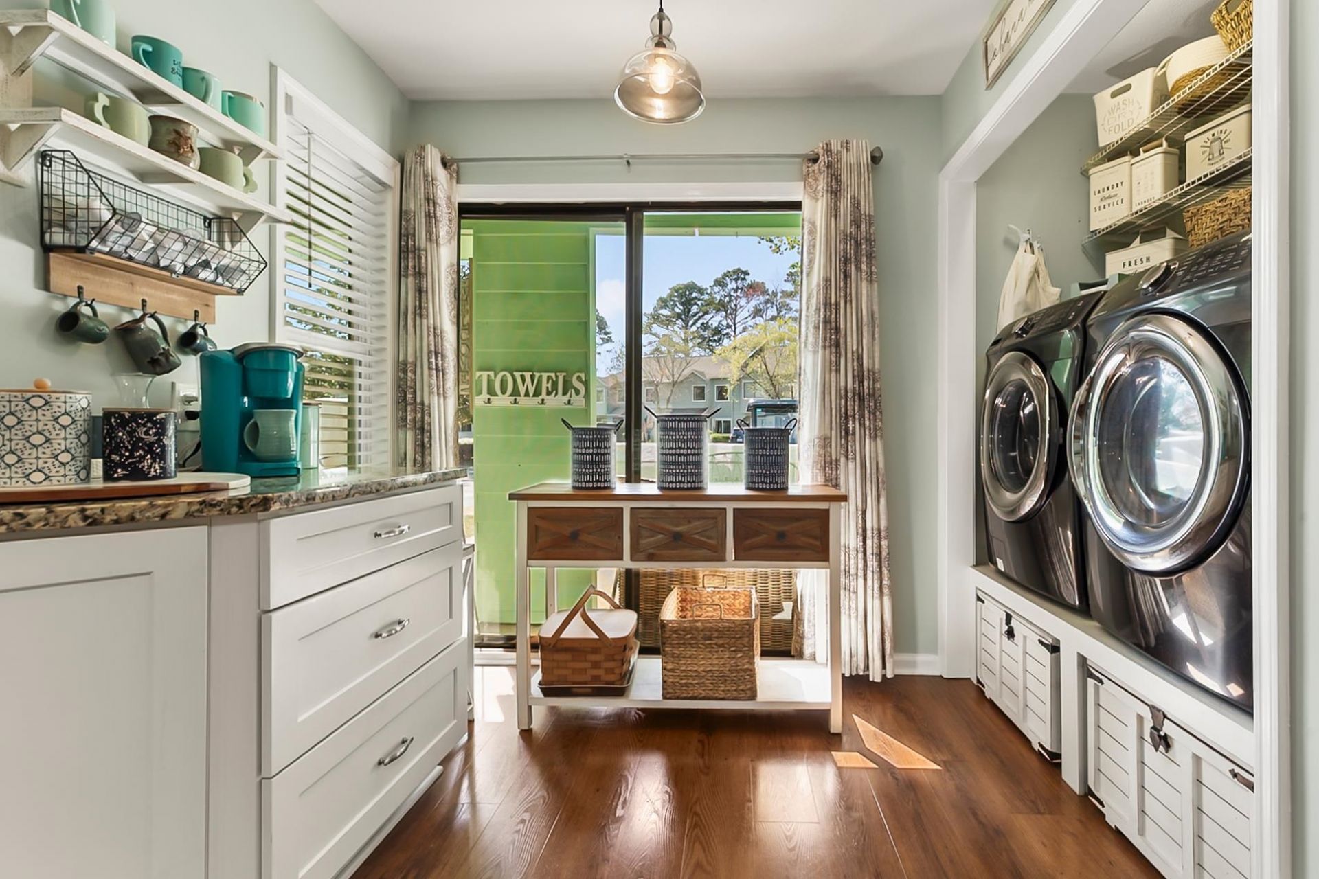 1 Shadow Moss Pl.  Photo 38