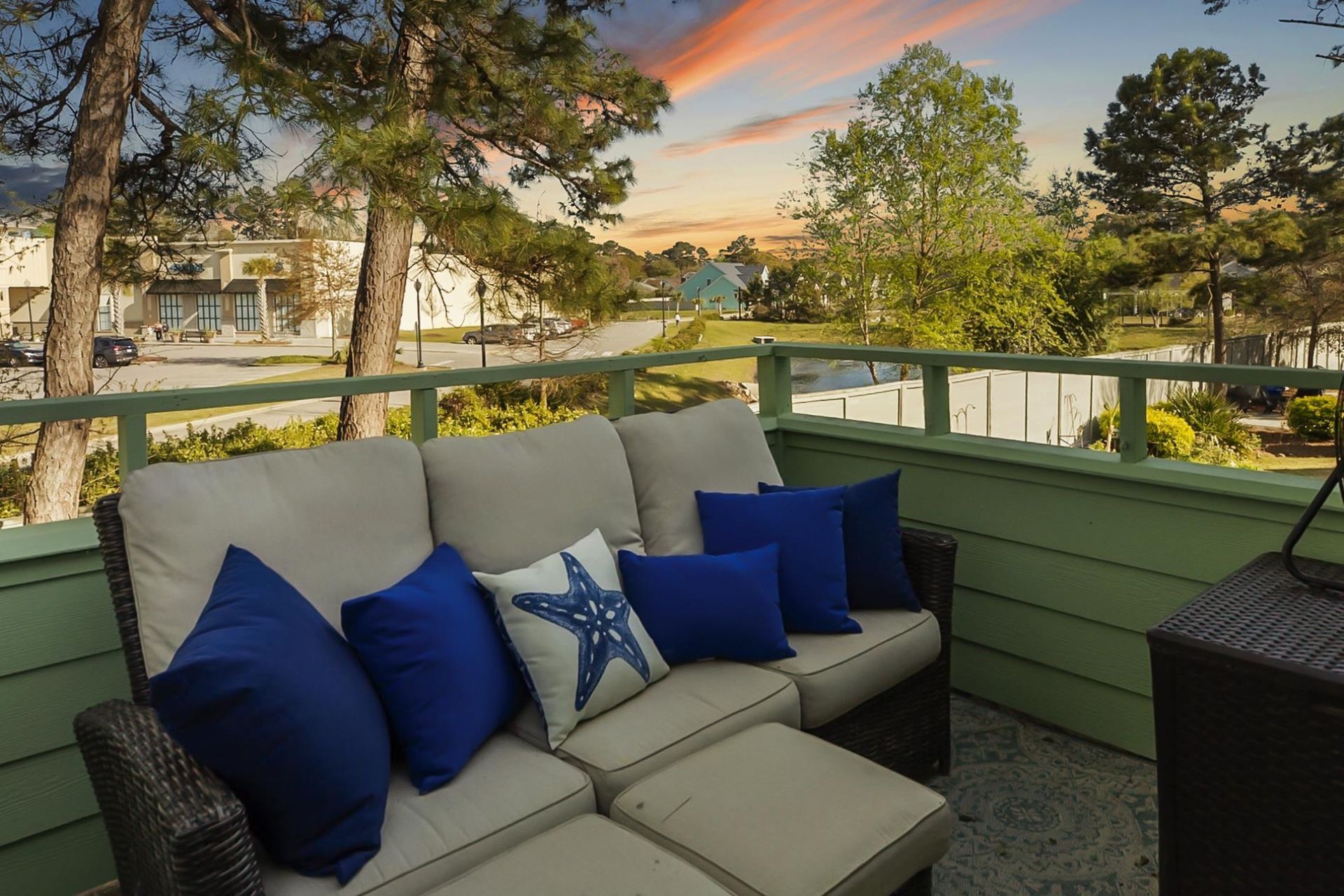 1 Shadow Moss Pl.  Photo 4