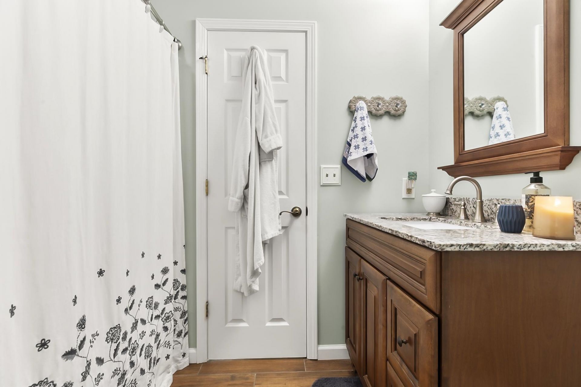 1 Shadow Moss Pl.  Photo 41