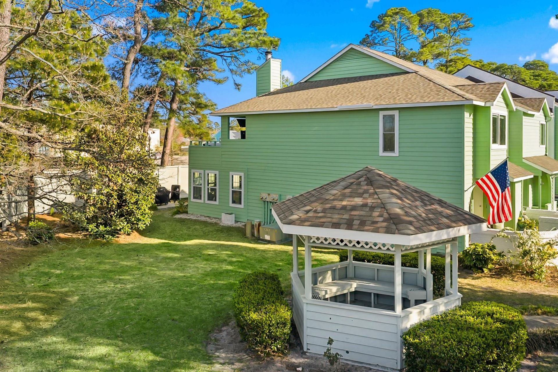 1 Shadow Moss Pl.  Photo 48