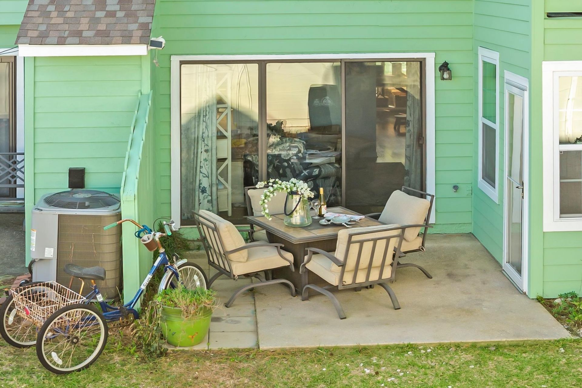 1 Shadow Moss Pl.  Photo 7