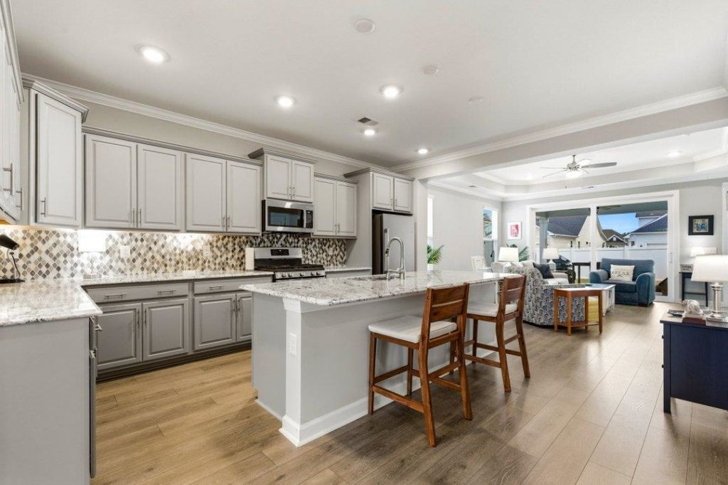 2077 Singing Palm Loop Photo 14