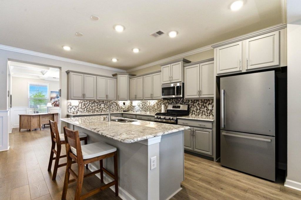 2077 Singing Palm Loop Photo 15