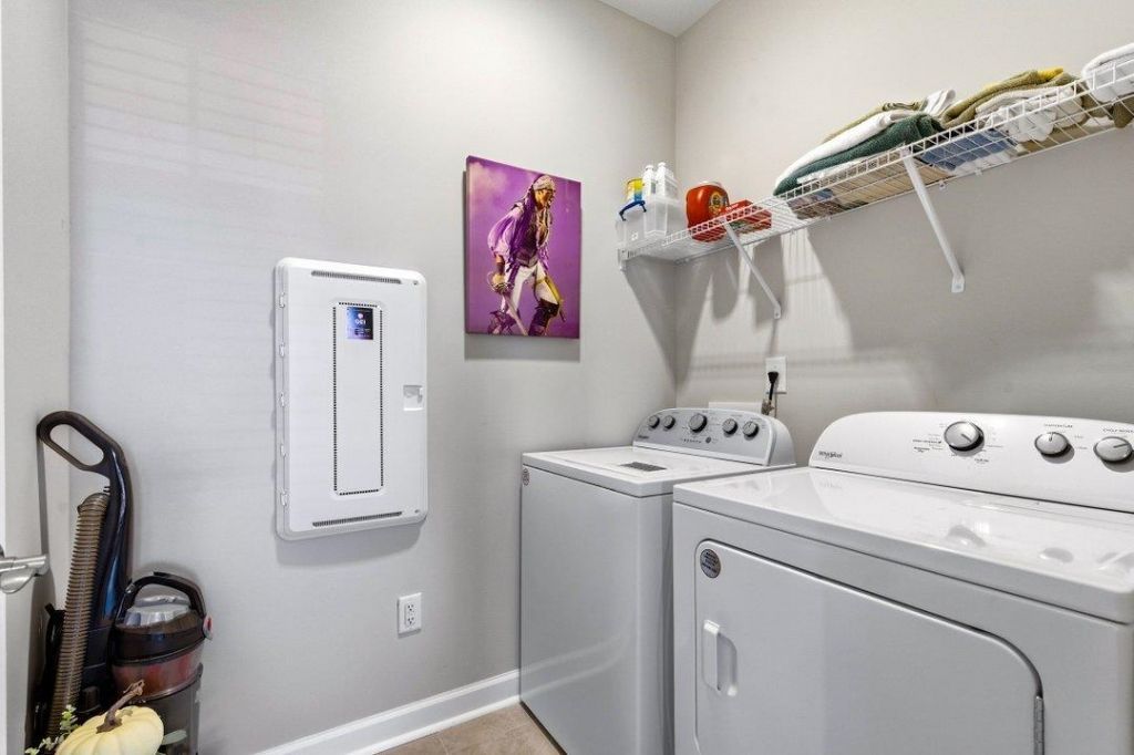 2077 Singing Palm Loop Photo 23