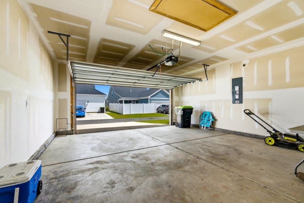 2077 Singing Palm Loop Photo 31