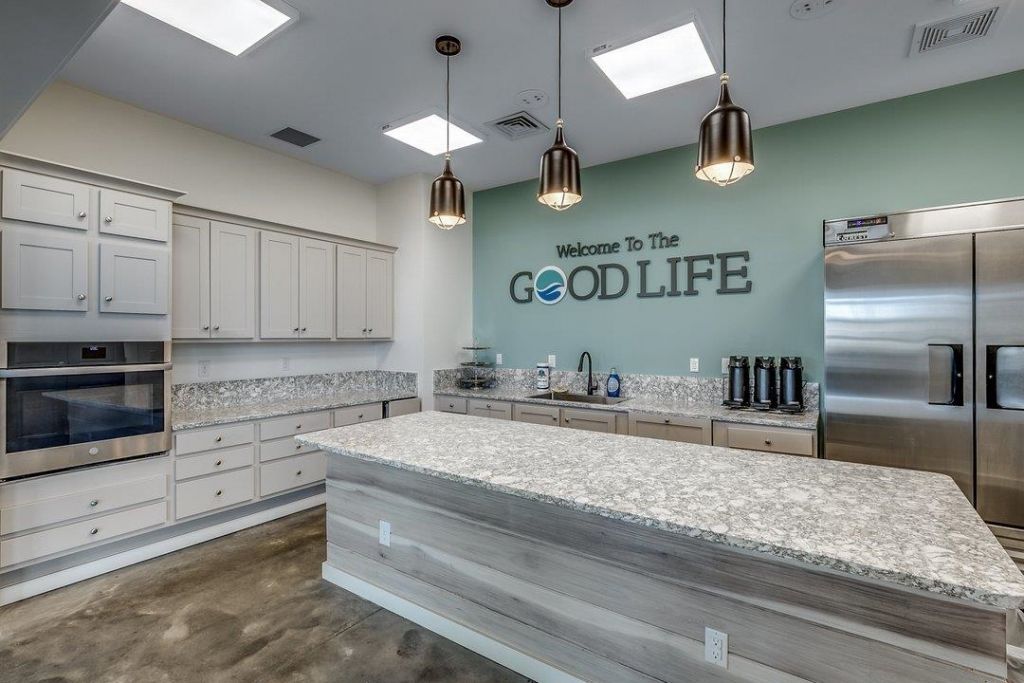 2077 Singing Palm Loop Photo 47