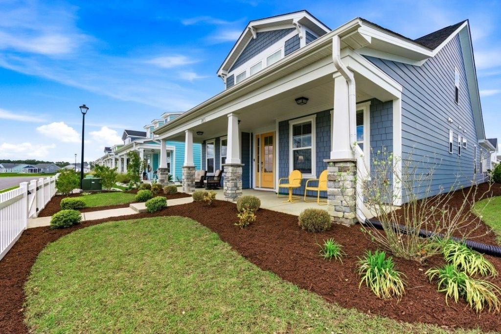 2077 Singing Palm Loop Photo 5