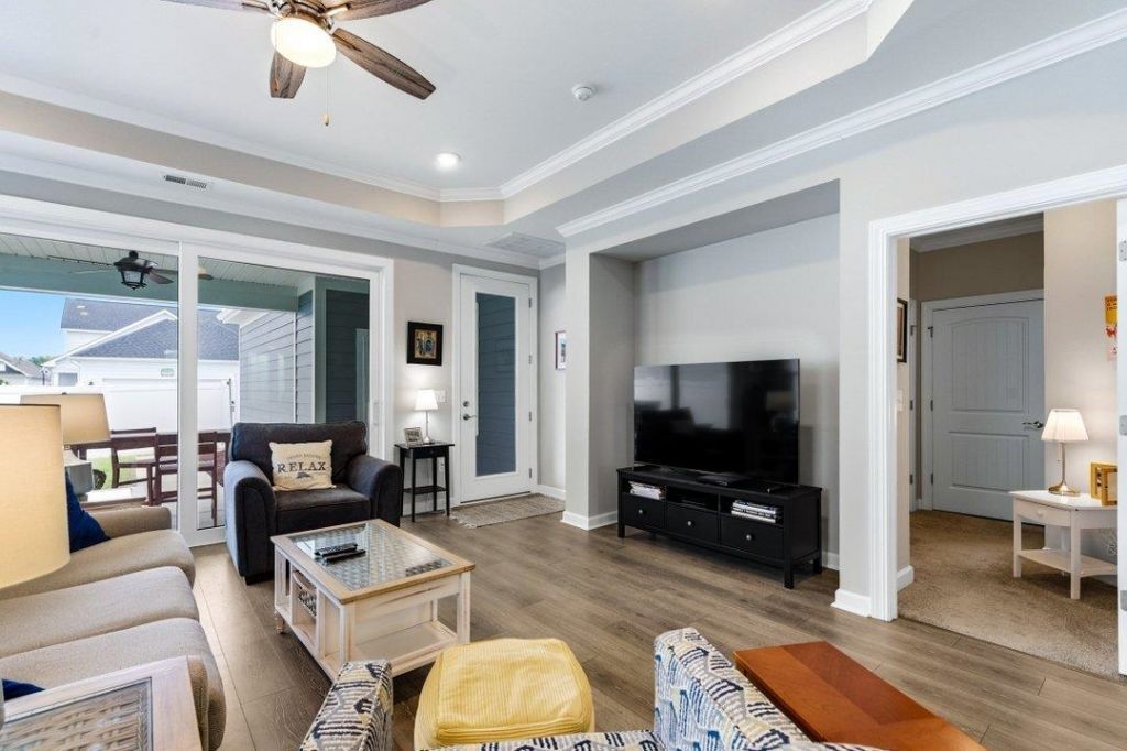 2077 Singing Palm Loop Photo 8