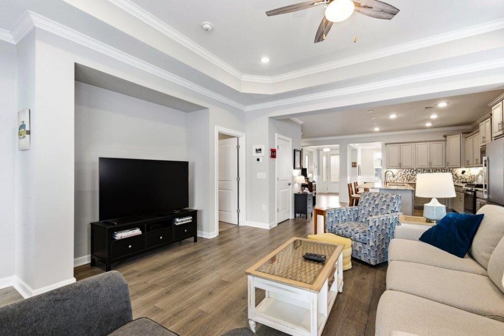 2077 Singing Palm Loop Photo 9