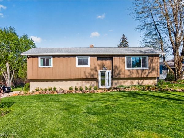 889 Pennys Drive, Brunswick, OH 44212