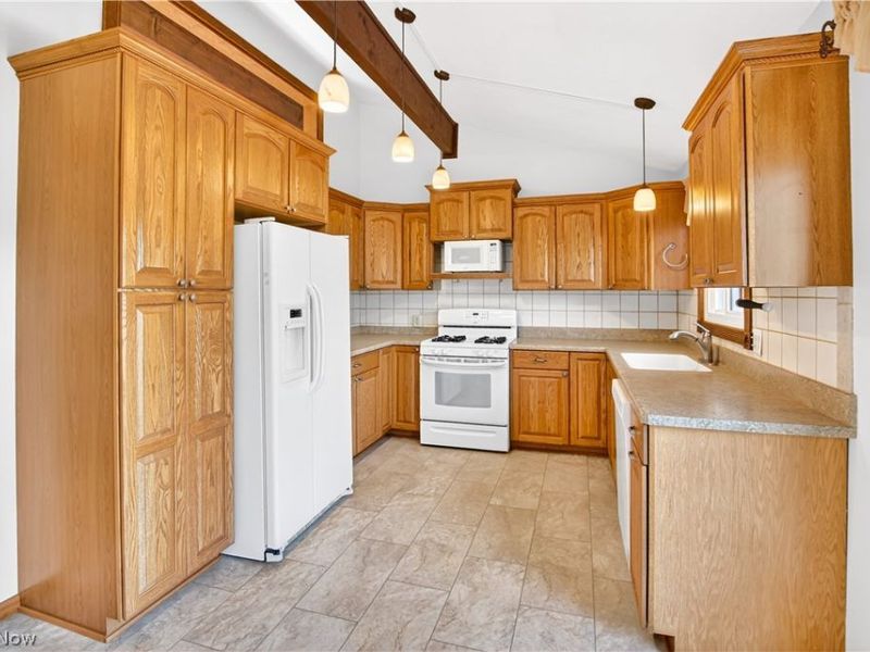 889 Pennys Drive, Brunswick, OH 44212 Photo 7