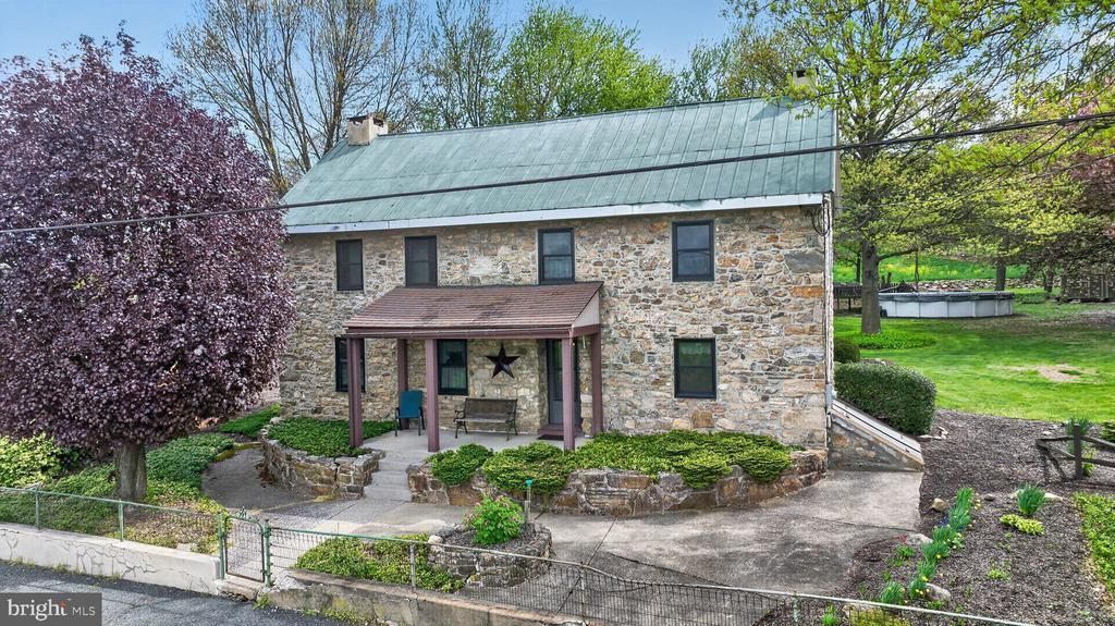 1786 WEISSTOWN ROAD , BOYERTOWN, PA 19512