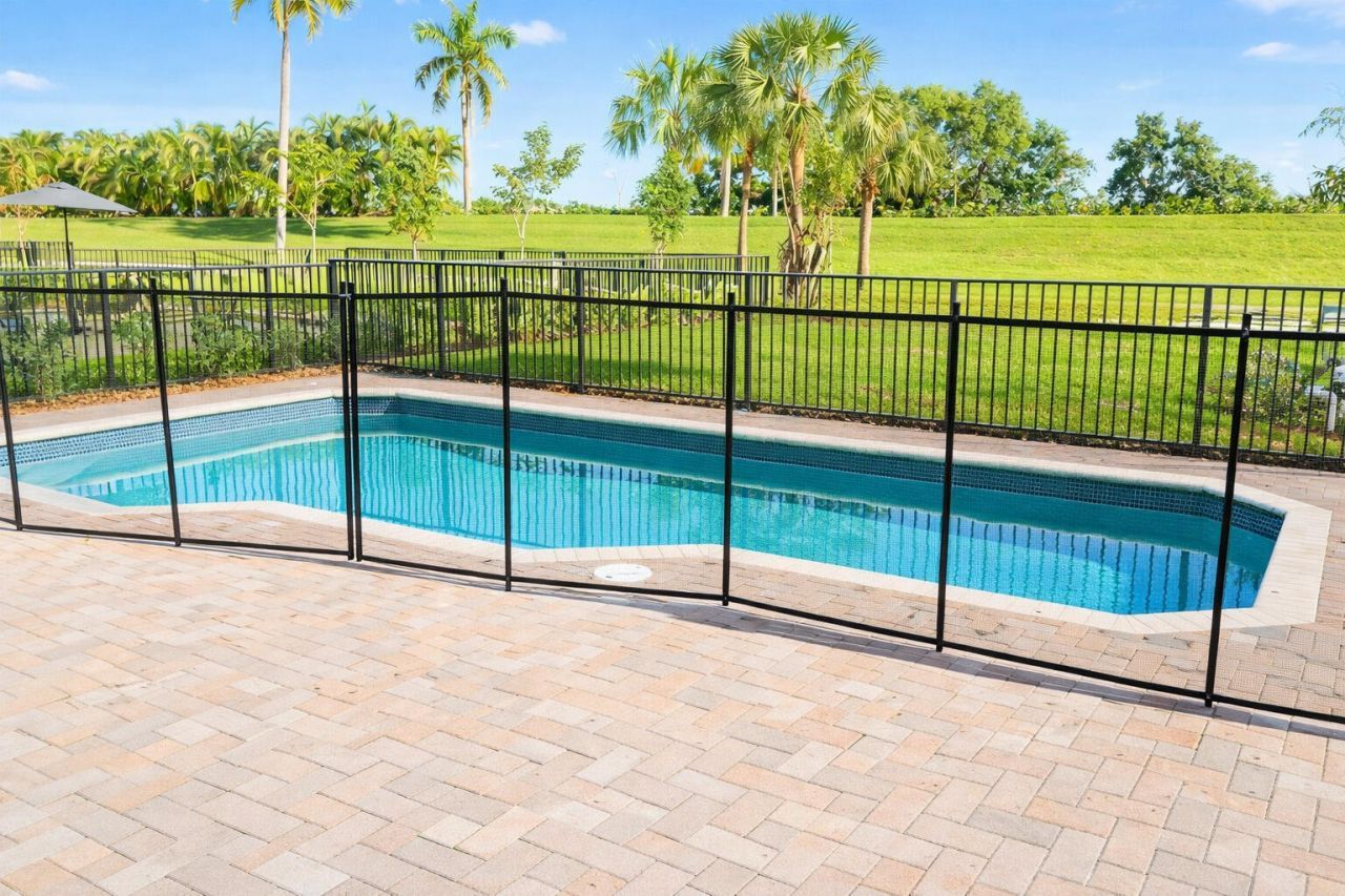 19105 NE 8th Court, Miami, FL 33179 Photo