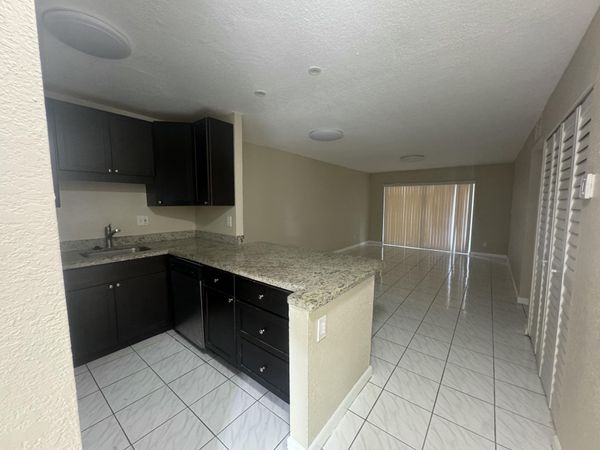837 NE 18th Court, Unit Apt 7, Fort Lauderdale, FL 33305