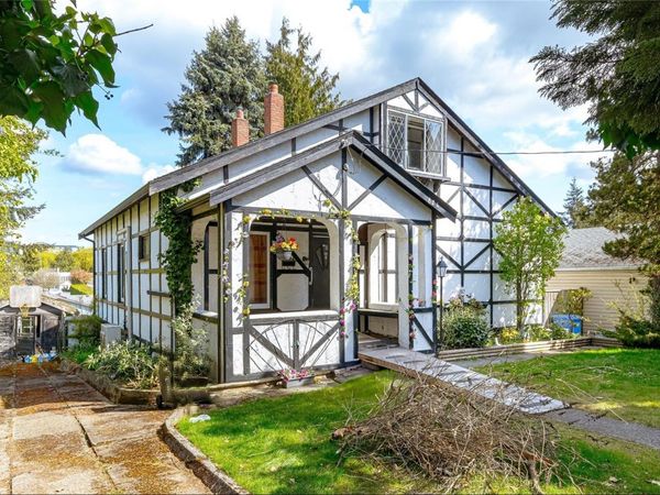 824 Ellery St, Esquimalt, BC V9A 4R7