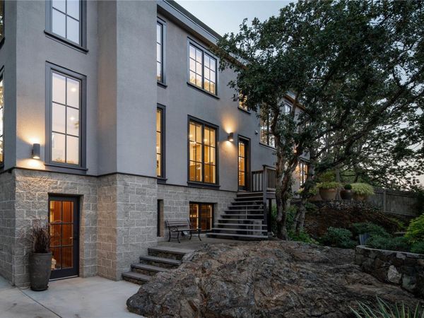 2175 Granite St , Oak Bay, BC V8S 3G8